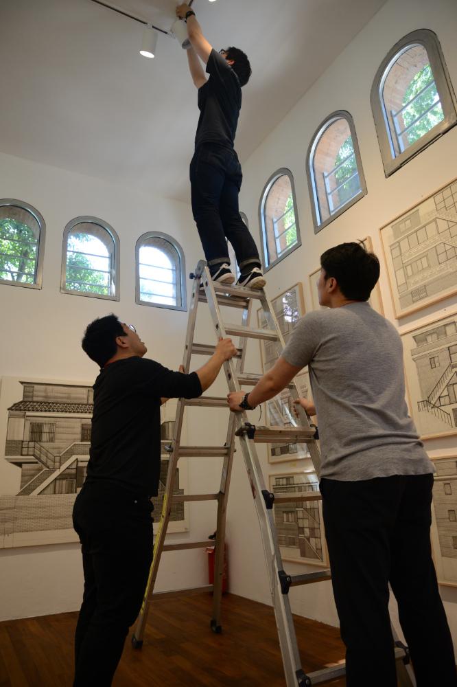 한국관 《용적률 게임》 관련자 전시준비 모습