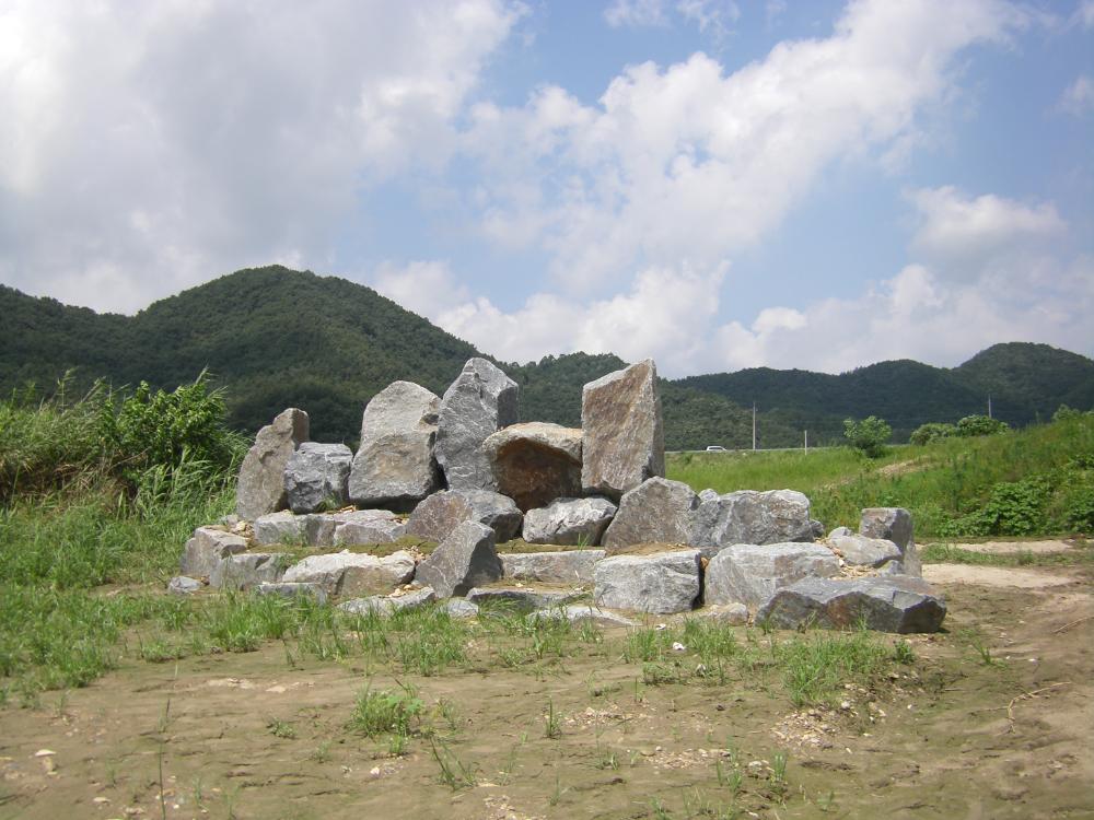 〈날 그냥 흐르게 좀 내버려둬〉 설치 후 변화과정 사진