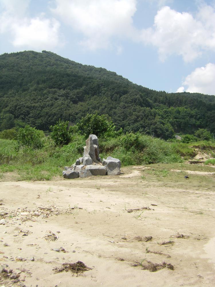 〈날 그냥 흐르게 좀 내버려둬〉 설치 후 변화과정 사진