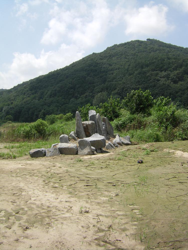 〈날 그냥 흐르게 좀 내버려둬〉 설치 후 변화과정 사진