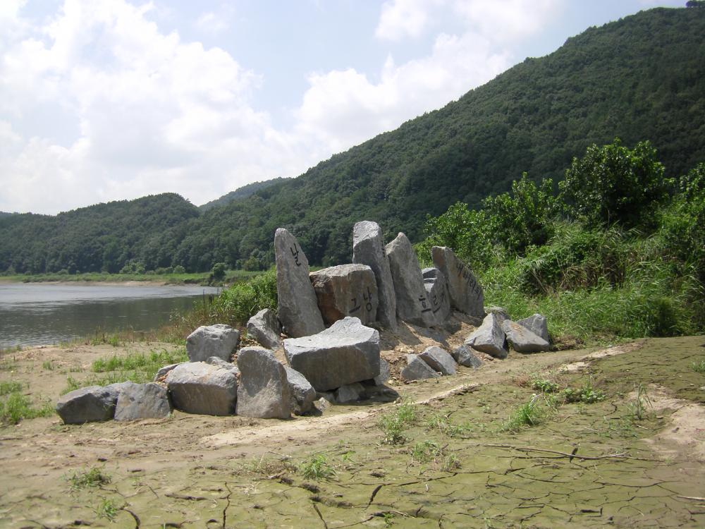 〈날 그냥 흐르게 좀 내버려둬〉 설치 후 변화과정 사진