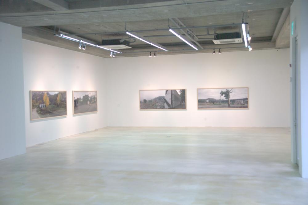 2009년 강홍구 개인전 《사라지다：은평 뉴타운에 관한 어떤 기록》 전시 전경 사진파일 1