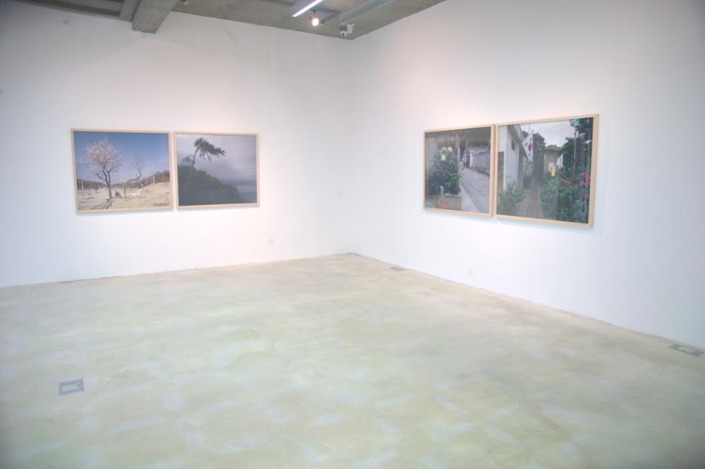 2009년 강홍구 개인전 《사라지다：은평 뉴타운에 관한 어떤 기록》 전시 전경 사진파일