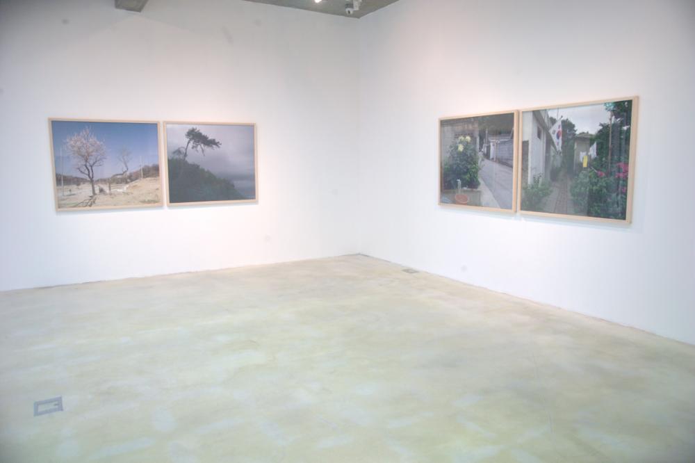 2009년 강홍구 개인전 《사라지다：은평 뉴타운에 관한 어떤 기록》 전시 전경 사진파일