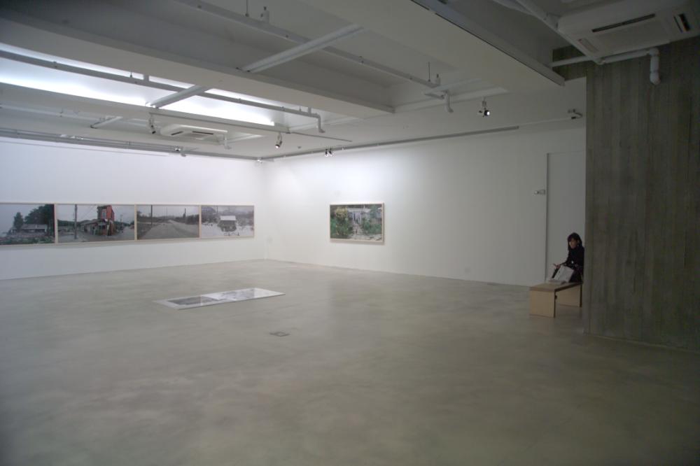 2009년 강홍구 개인전 《사라지다：은평 뉴타운에 관한 어떤 기록》 전시 전경 사진파일