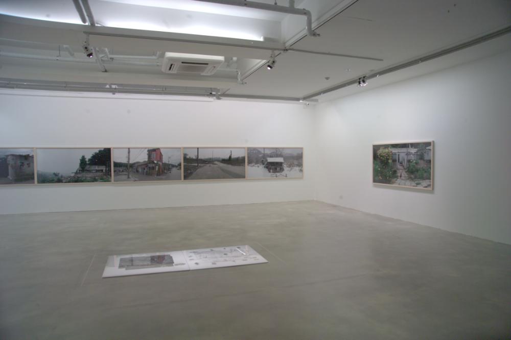2009년 강홍구 개인전 《사라지다：은평 뉴타운에 관한 어떤 기록》 전시 전경 사진파일