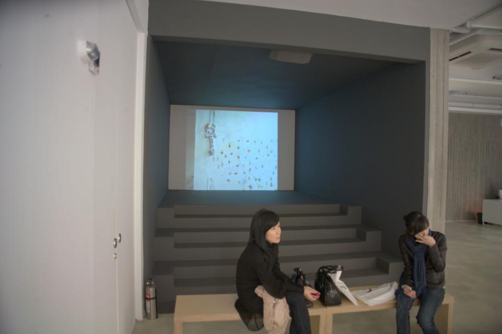 2009년 강홍구 개인전 《사라지다：은평 뉴타운에 관한 어떤 기록》 전시 전경 사진파일