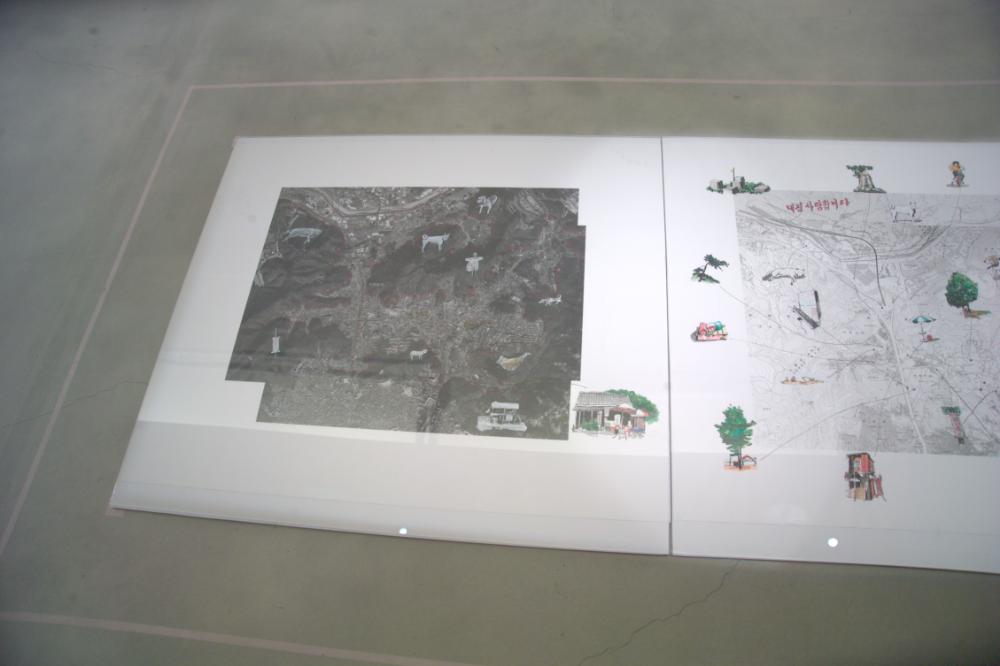 2009년 강홍구 개인전 《사라지다：은평 뉴타운에 관한 어떤 기록》 전시 전경 사진파일