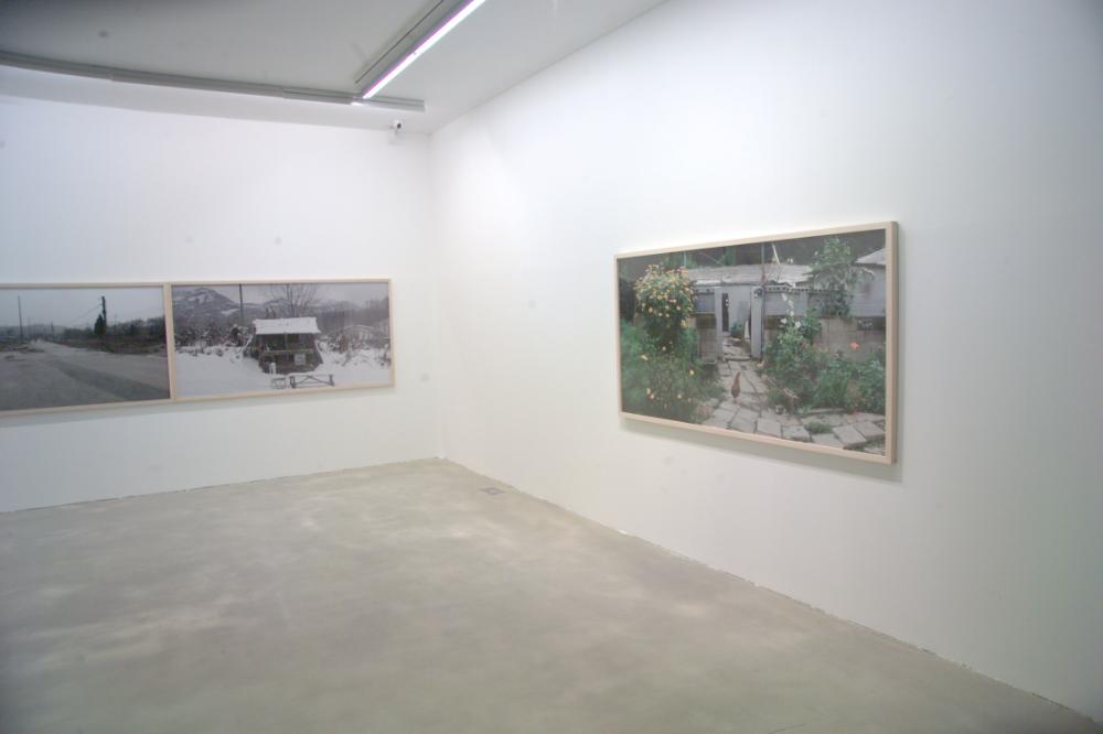 2009년 강홍구 개인전 《사라지다：은평 뉴타운에 관한 어떤 기록》 전시 전경 사진파일