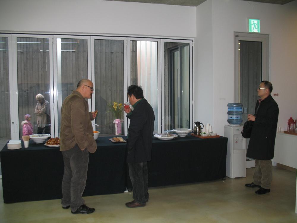 2009년 강홍구 개인전 《사라지다：은평뉴타운에 관한 어떤 기록》 개막식 사진파일 6