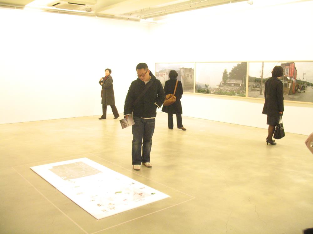 2009년 강홍구 개인전 《사라지다：은평뉴타운에 관한 어떤 기록》 개막식 사진파일