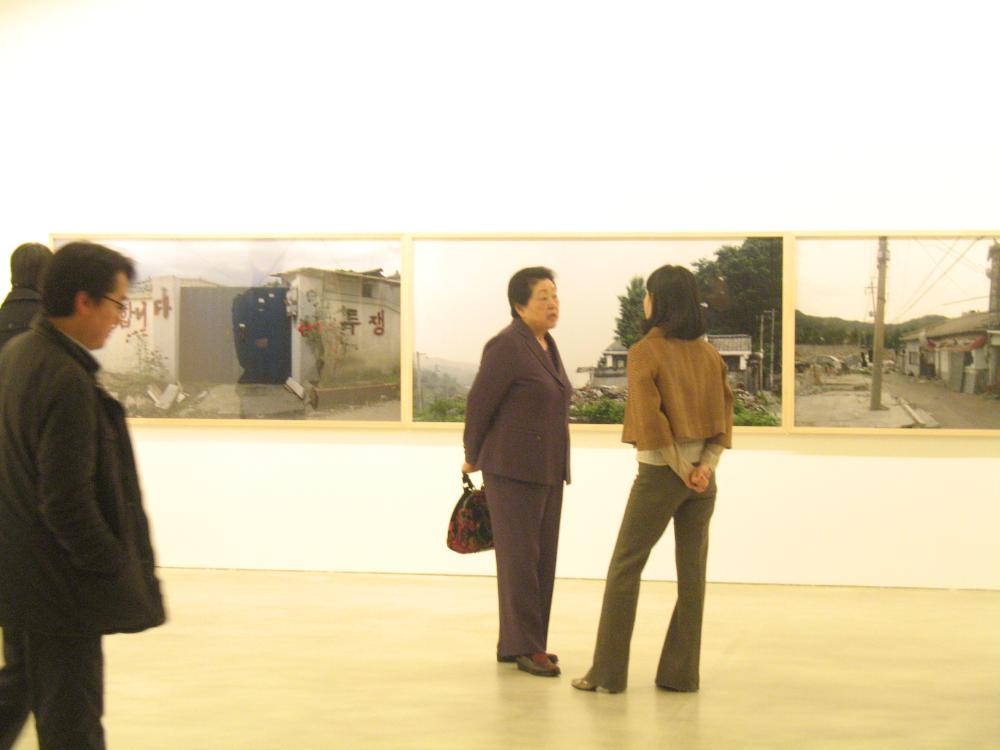 2009년 강홍구 개인전 《사라지다：은평뉴타운에 관한 어떤 기록》 개막식 사진파일