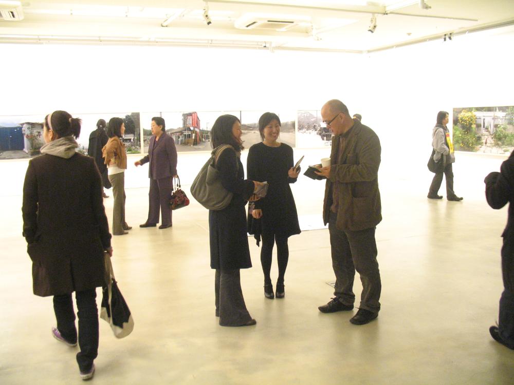 2009년 강홍구 개인전 《사라지다：은평뉴타운에 관한 어떤 기록》 개막식 사진파일