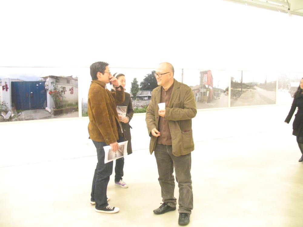 2009년 강홍구 개인전 《사라지다：은평뉴타운에 관한 어떤 기록》 개막식 사진파일