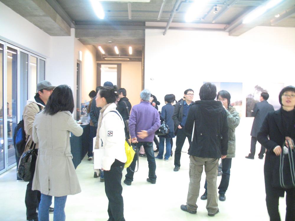 2009년 강홍구 개인전 《사라지다：은평뉴타운에 관한 어떤 기록》 개막식 사진파일