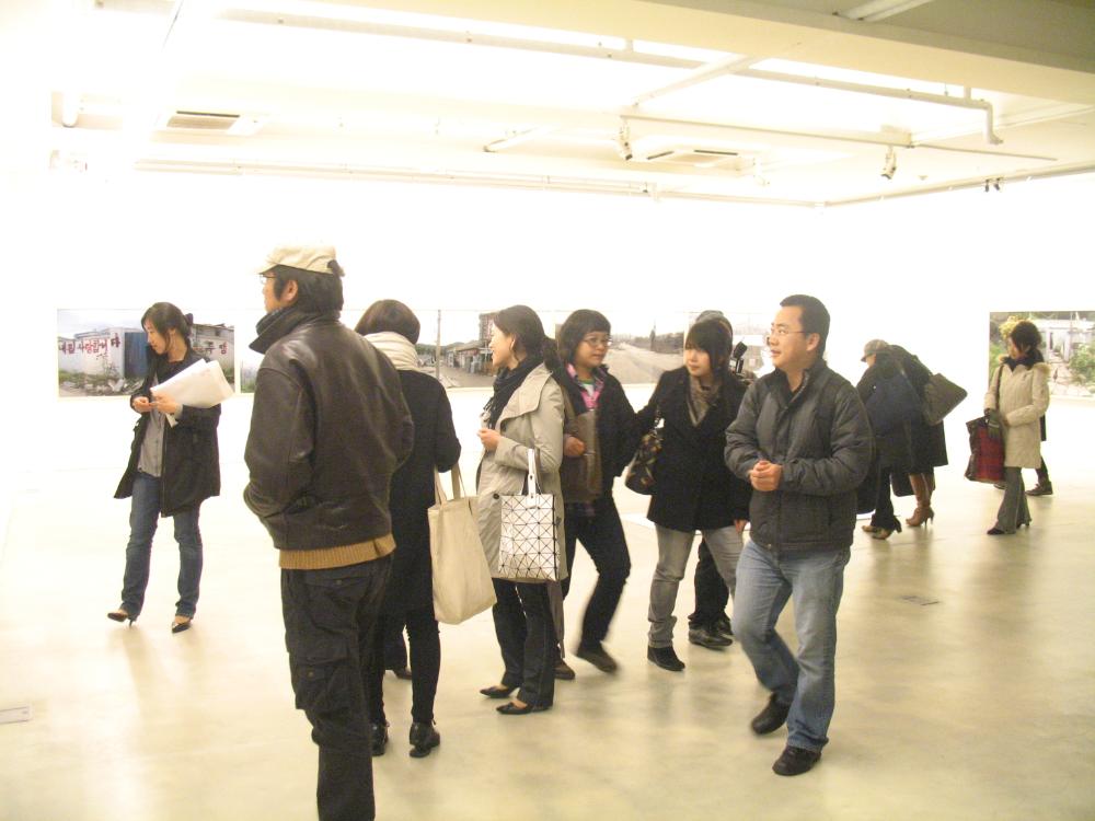 2009년 강홍구 개인전 《사라지다：은평뉴타운에 관한 어떤 기록》 개막식 사진파일