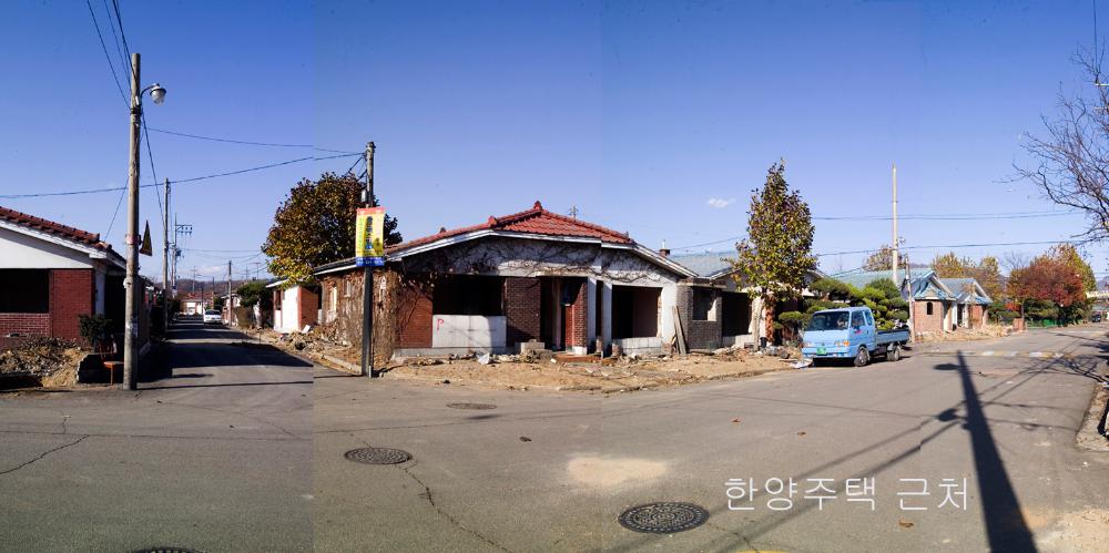 2001년부터 2015까지 촬영한 사진을 모아 제작한 〈은평 뉴타운 연대기〉 사진파일