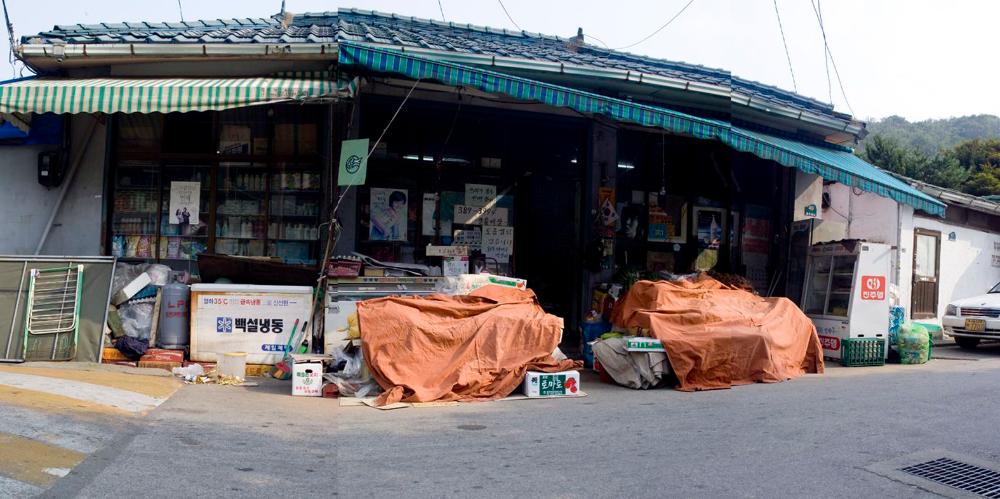 2001년부터 2021까지 촬영한 사진을 모아 제작한 〈은평 뉴타운 연대기〉 사진파일