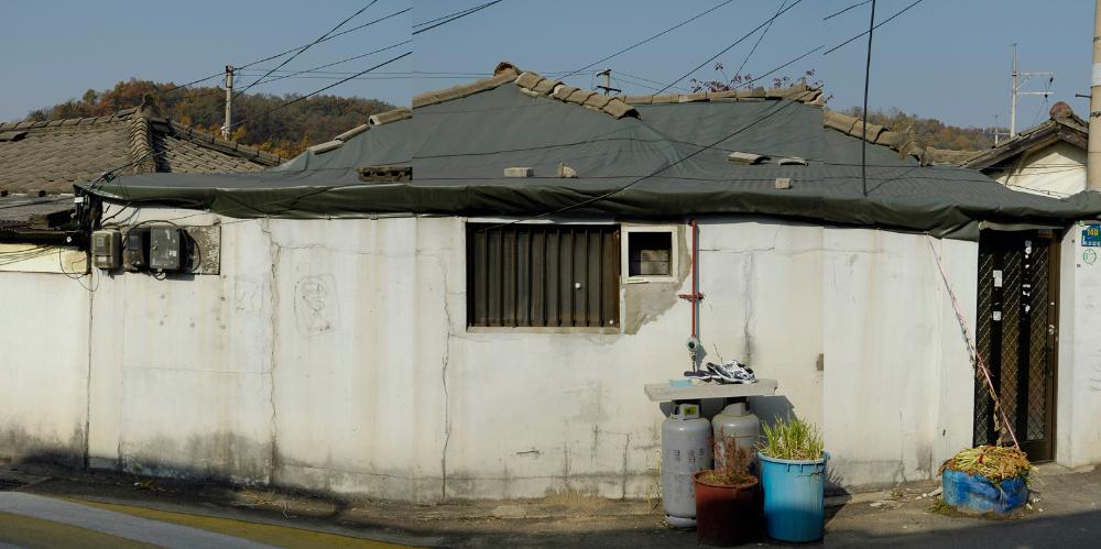 2001년부터 2021까지 촬영한 사진을 모아 제작한 〈은평 뉴타운 연대기〉 사진파일