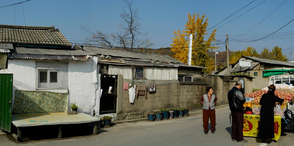 2001년부터 2021까지 촬영한 사진을 모아 제작한 〈은평 뉴타운 연대기〉 사진파일