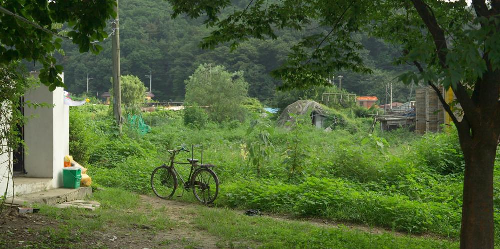 2001년부터 2021까지 촬영한 사진을 모아 제작한 〈은평 뉴타운 연대기〉 사진파일