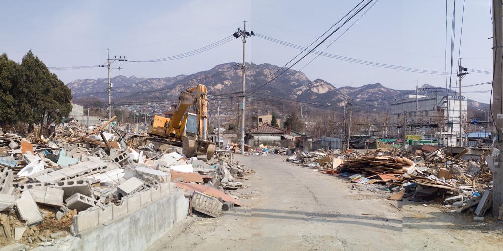 2001년부터 2021까지 촬영한 사진을 모아 제작한 〈은평 뉴타운 연대기〉 사진파일