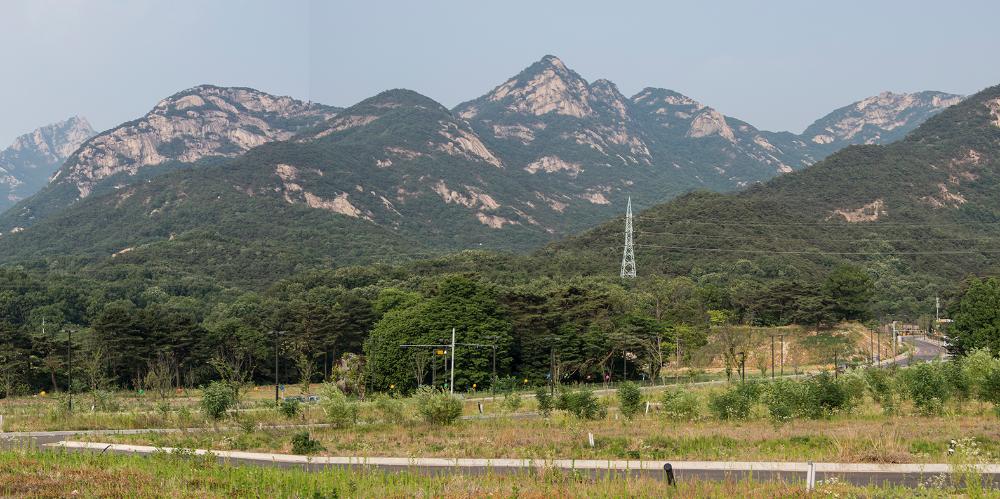 2001년부터 2021까지 촬영한 사진을 모아 제작한 〈은평 뉴타운 연대기〉 사진파일