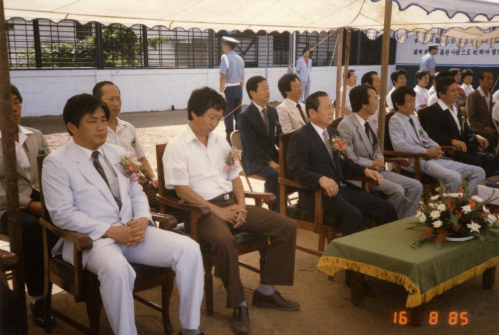 1985년 8월 16일 공주교도소 벽화 <꿈과 기도> 헌정식에서 촬영한 사진 3