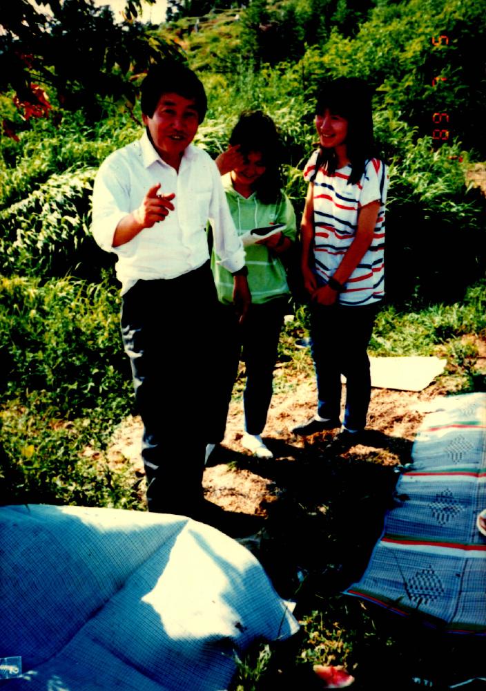 1989년 7월 5일 민족화가 오윤의 묘 기념촬영 사진 4