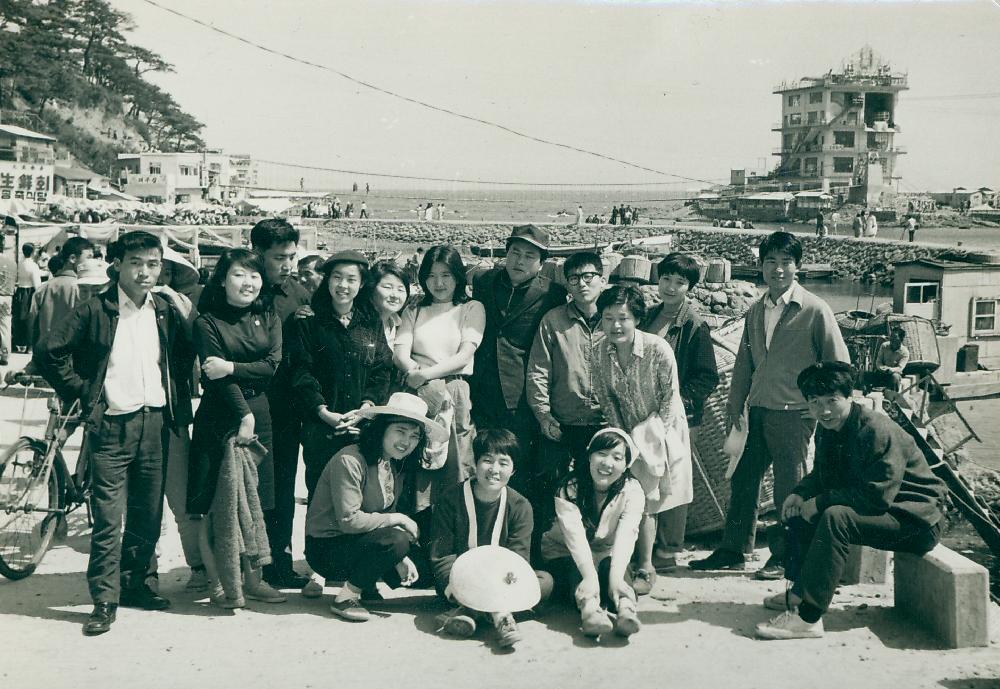 1968년 5월 제주도와 부산 여행 흑백사진