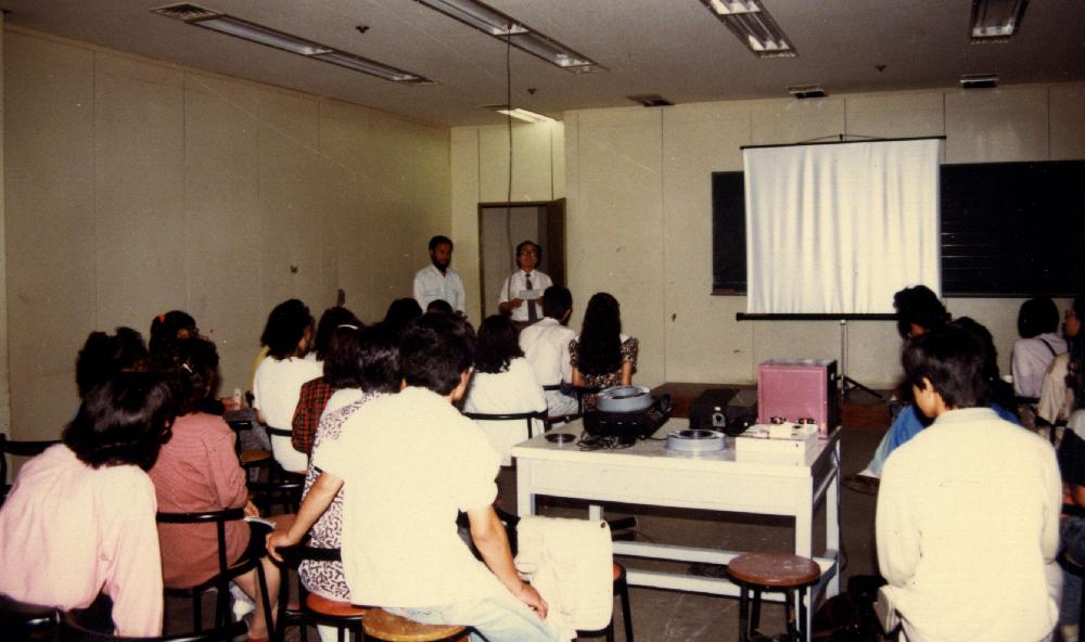 1988년 청주대학교에서 촬영한 《독일 미술 슬라이드 감상회》사진 2