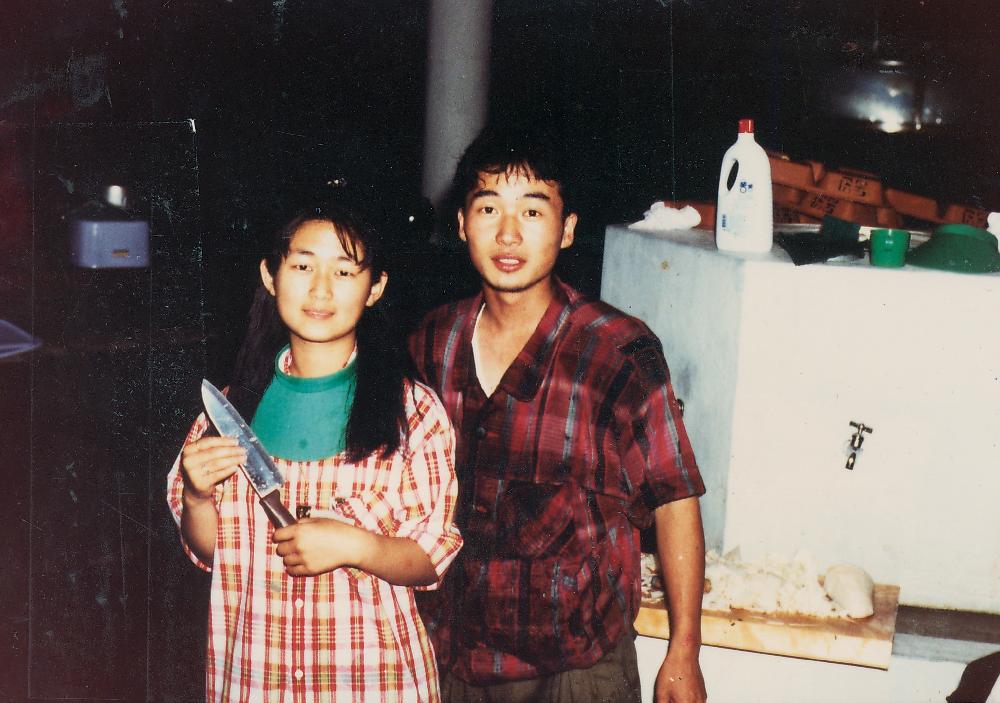 1991년 《금강에서의 국제자연미술전》에 참가자들이 음식을 만드는 모습을 촬영한 사진 2