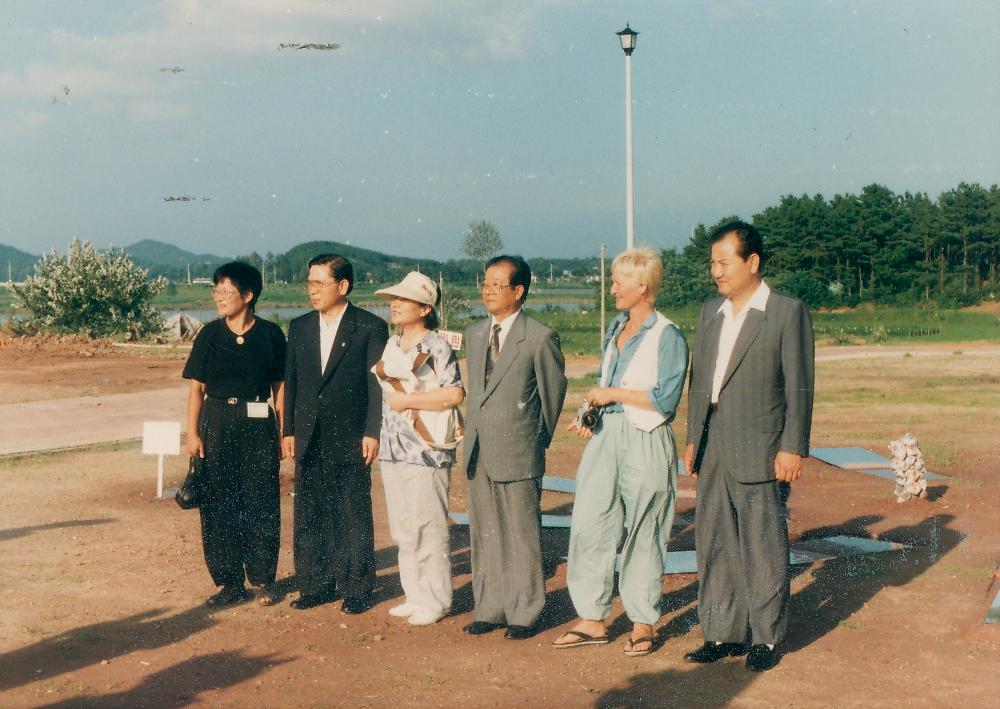 1991년 《금강에서의 국제자연미술전》을 방문한 도지사 촬영 사진 6