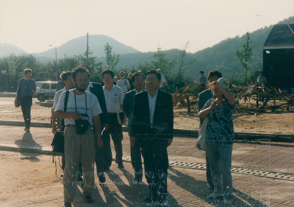 1991년 《금강에서의 국제자연미술전》을 방문한 도지사 촬영 사진 7