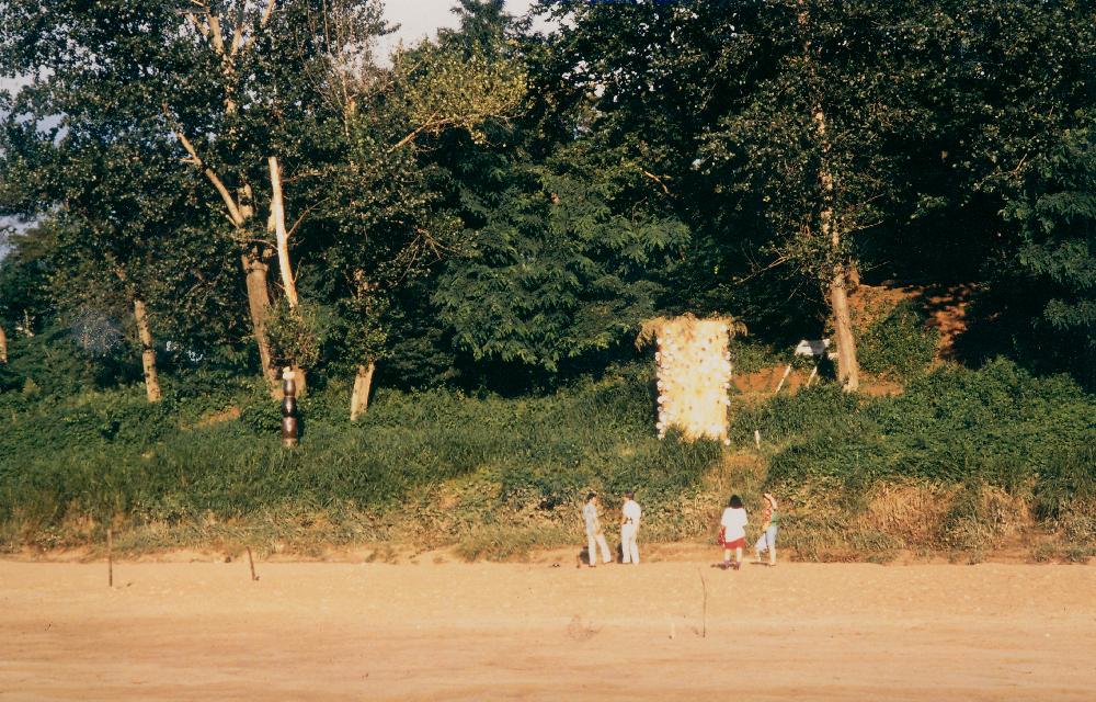 1991년 《금강에서의 국제자연미술전》 야외 설치작품 촬영 사진 1