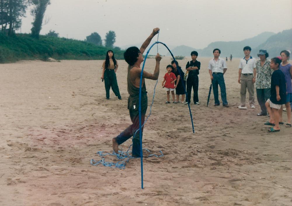 시니치 히라이의 야외 퍼포먼스 사진 2