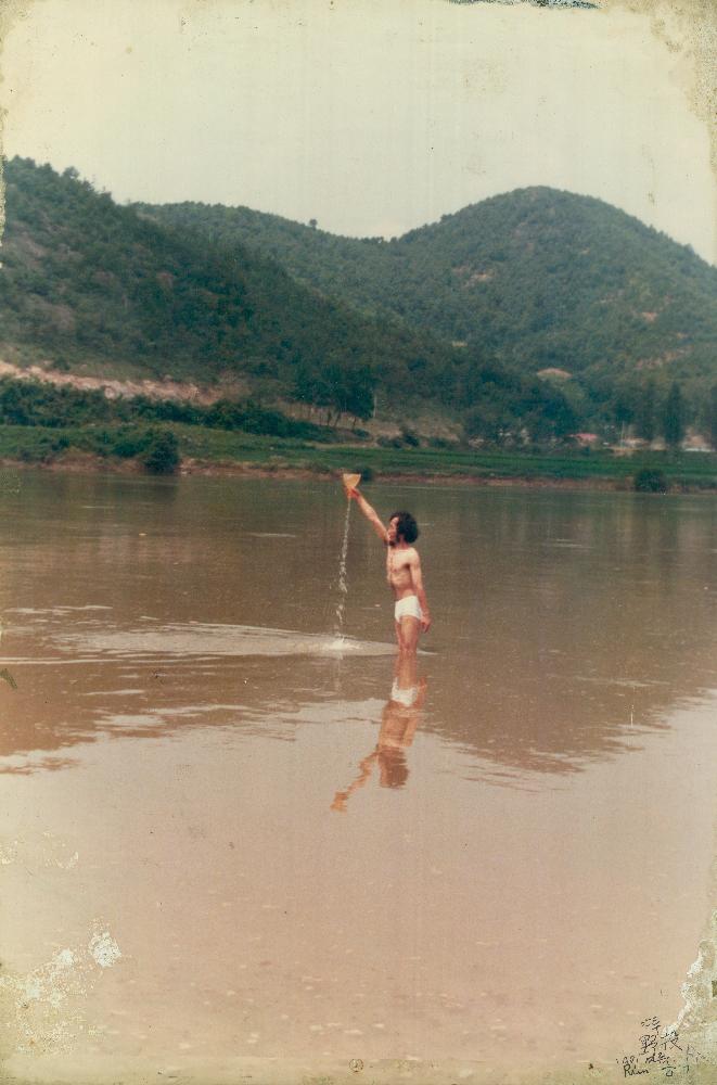 1981년 공주 금강에서의 〈물과 함께〉 사진 1