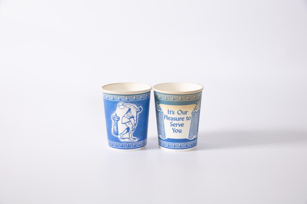 〈커피컵 시리즈〉 제작을 위해 수집한 종이컵 1 1