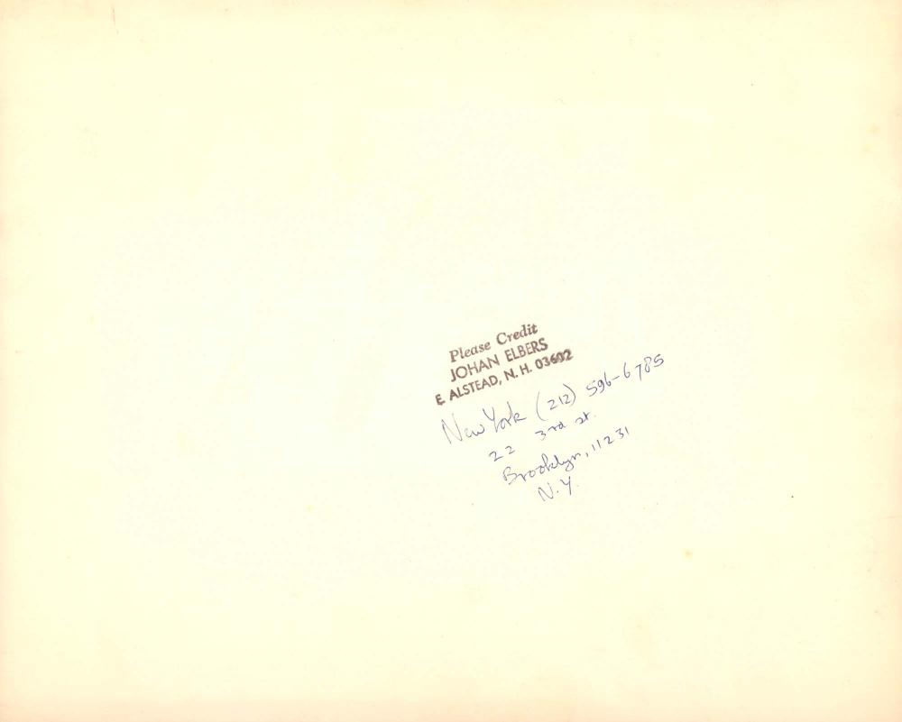 JOHAN ELBERS가 촬영한 작업중인 김차섭 인화 사진 2