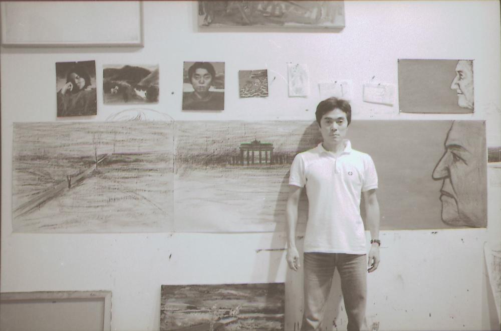 미국 뉴욕 소호 작업실 벽면을 촬영한 사진 필름