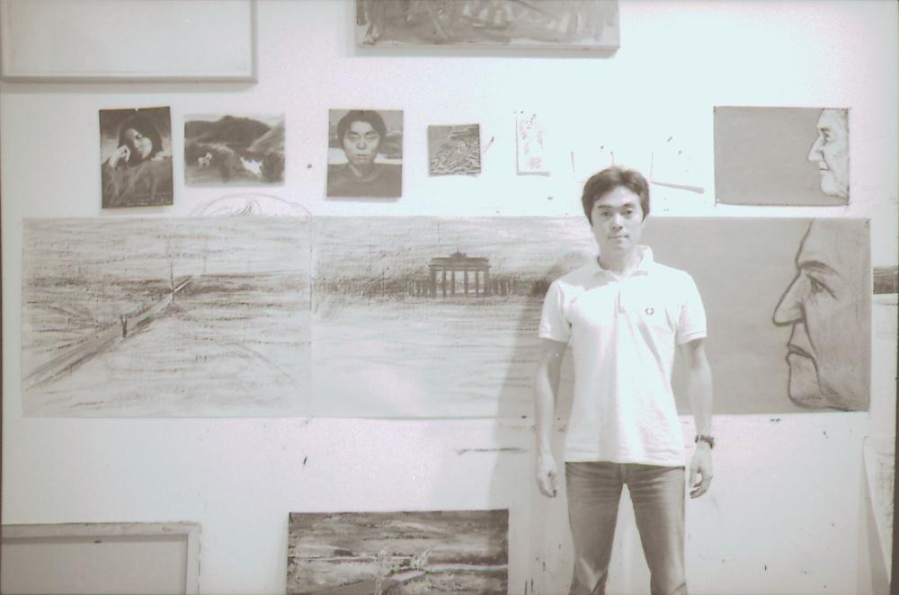 미국 뉴욕 소호 작업실 벽면을 촬영한 사진 필름