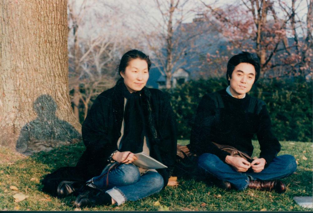 지인들과 김명희, 김차섭을 촬영한 인화사진 1 2