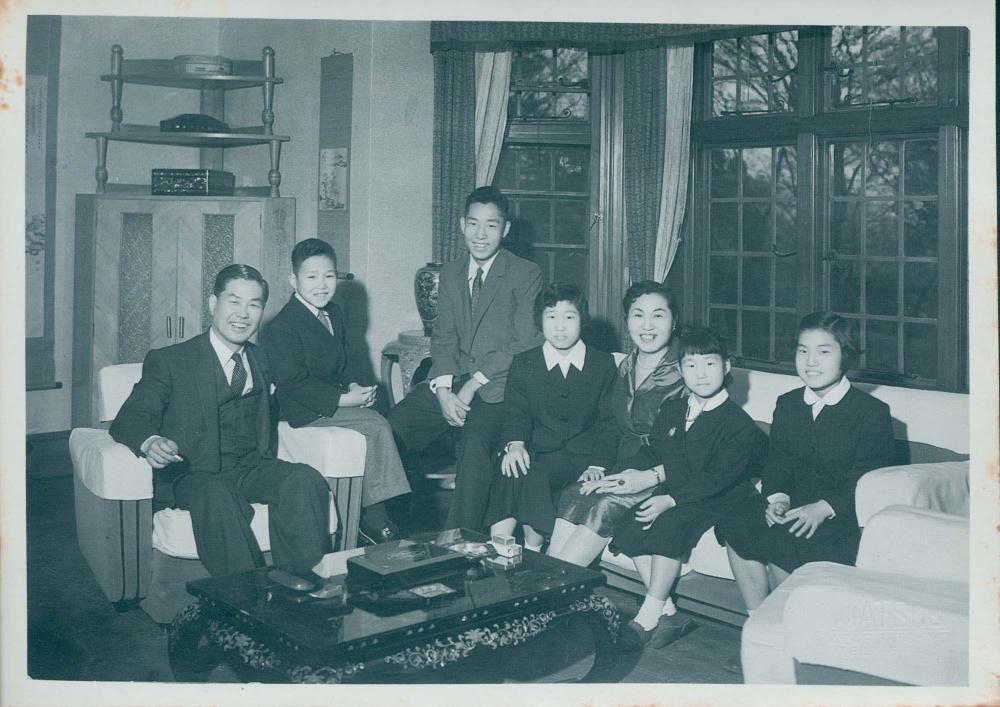 1950년대부터 1960년대까지 촬영된 김차섭, 김명희의 인화사진 2