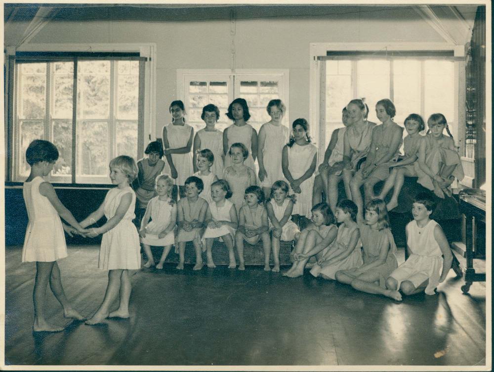 1950년대부터 1960년대까지 촬영된 김차섭, 김명희의 인화사진