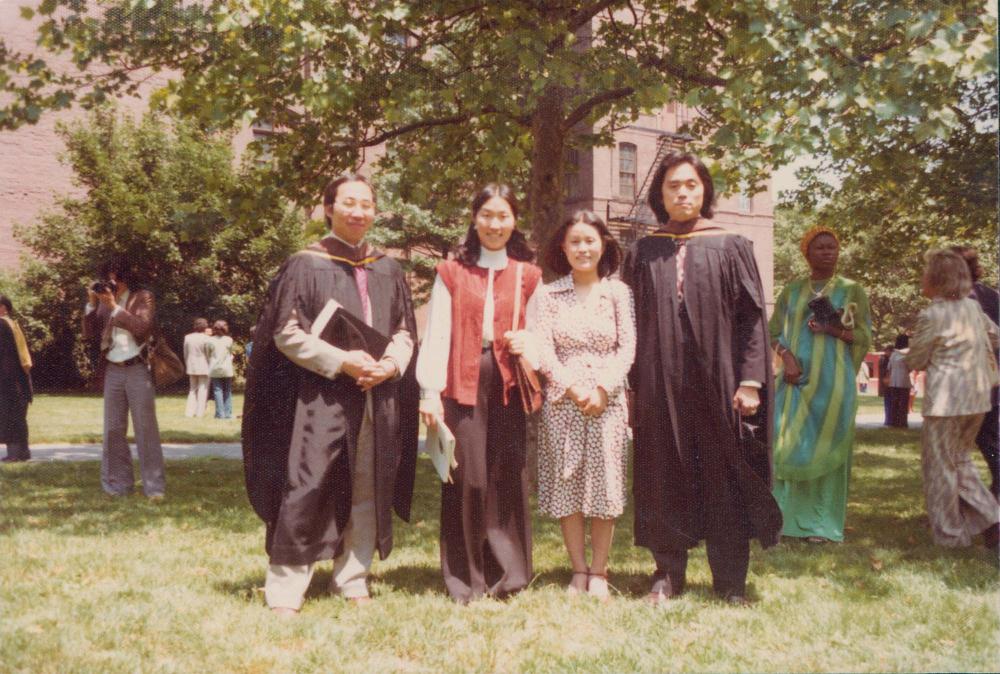 1970년대 김명희, 김차섭을 촬영한 인화사진 2