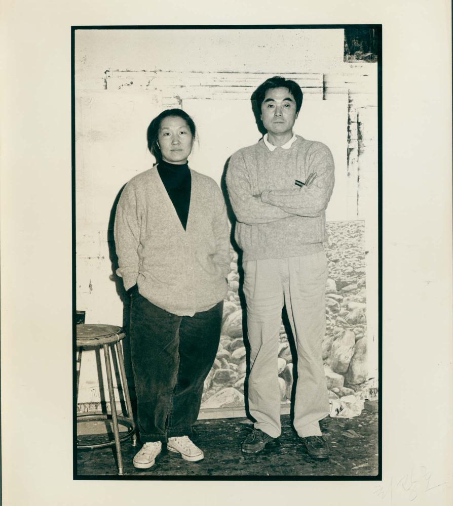 1990년대 작업실에서 김명희, 김차섭을 촬영한 인화사진 8