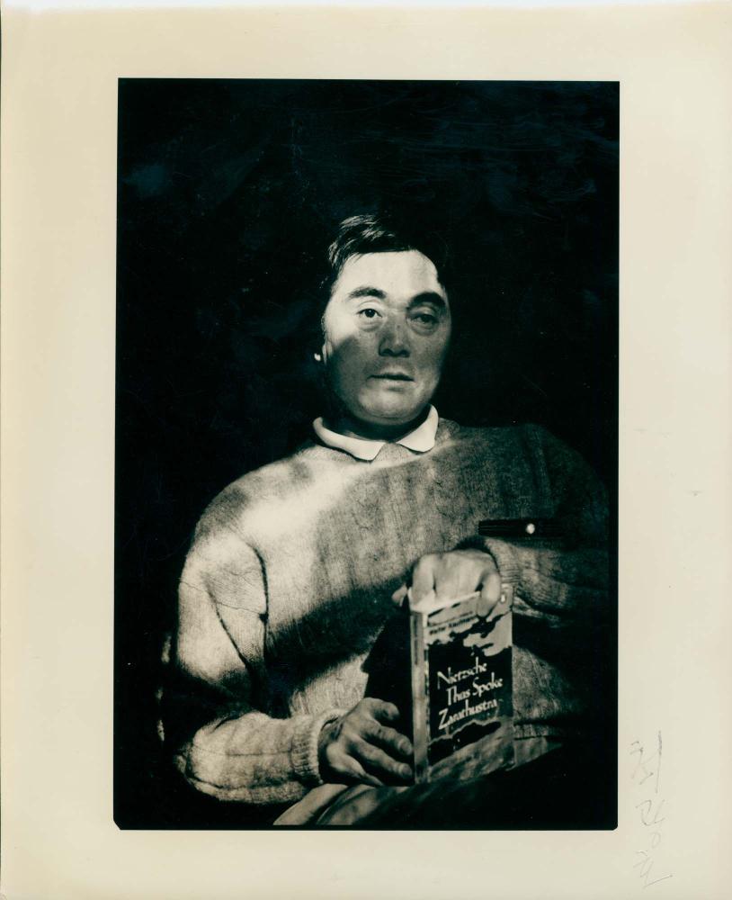 1990년대 작업실에서 김명희, 김차섭을 촬영한 인화사진