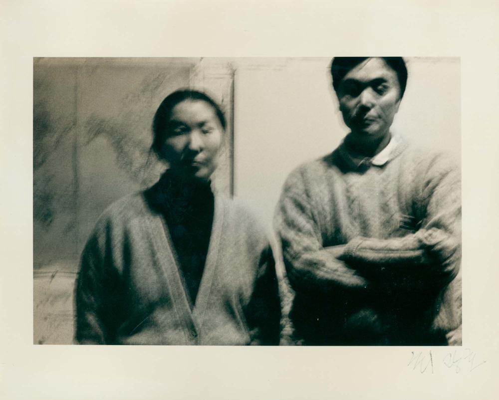1990년대 작업실에서 김명희, 김차섭을 촬영한 인화사진
