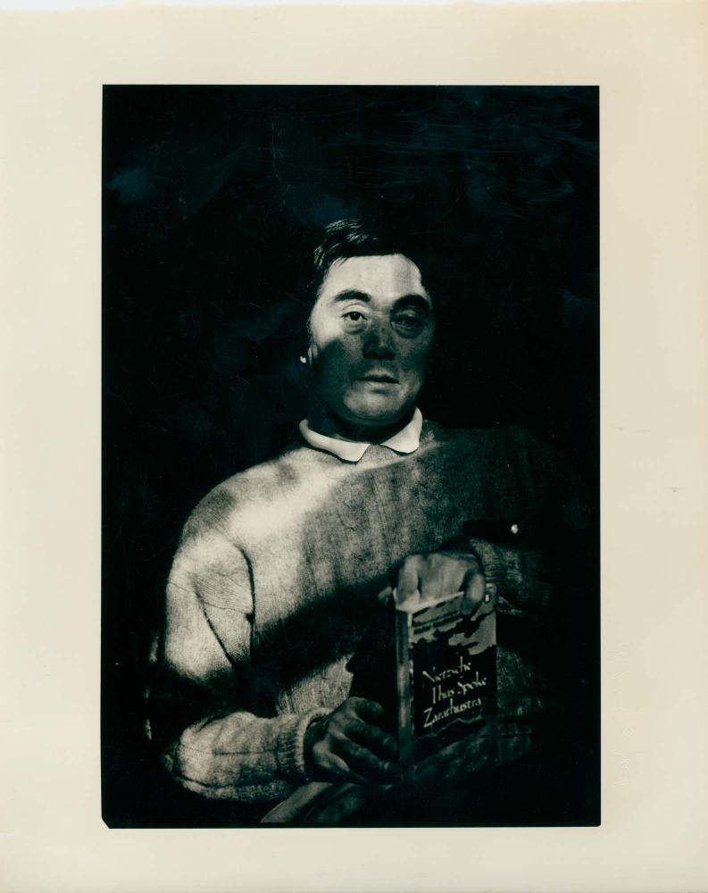 1990년대 작업실에서 김명희, 김차섭을 촬영한 인화사진