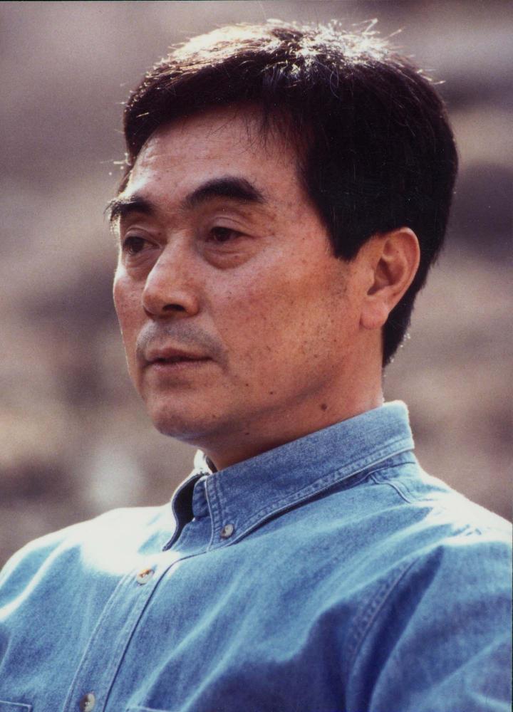 검정색 자동차 앞에서 김차섭을 촬영한 인화사진 1